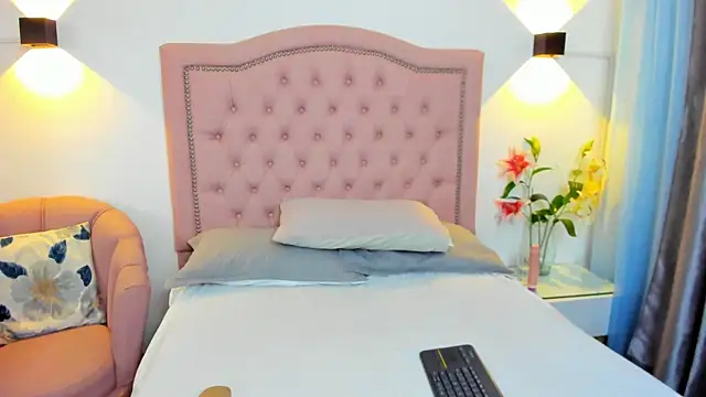 Chloekey online show from April 9, 7:53 pm