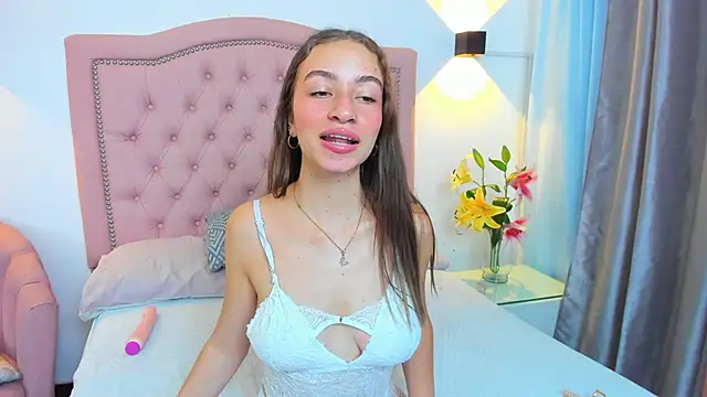 Chloekey online show from March 4, 8:05 pm