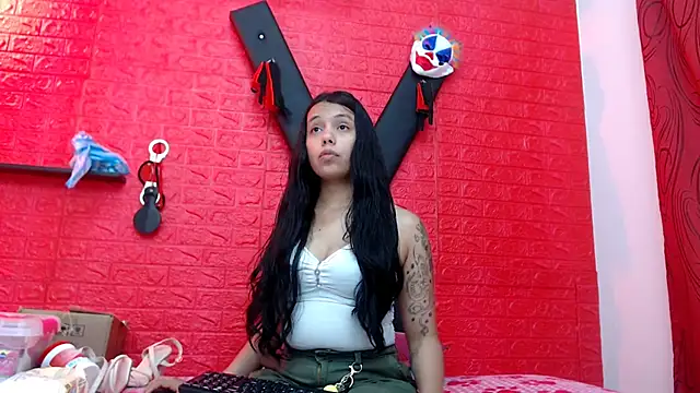 Snapshot of juliette18rose chatting on February 23, 7:36 pm juliette18rose online show from February 23, 7:36 pm