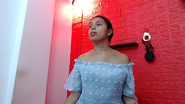 Snapshot of juliette18rose chatting on February 5, 7:43 pm juliette18rose online show from February 5, 7:43 pm