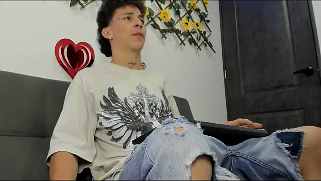 Snapshot of Maxxx_bigcockx chatting on February 11, 2:55 am Maxxx bigcockx online show from February 11, 2:55 am