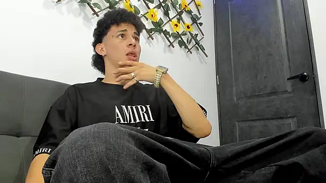 Snapshot of Maxxx_bigcockx chatting on February 28, 12:21 am Maxxx bigcockx online show from February 28, 12:21 am