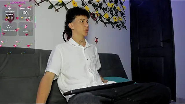 Snapshot of Maxxx_bigcockx chatting on February 6, 3:13 am Maxxx bigcockx online show from February 6, 3:13 am