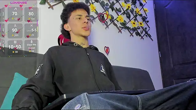 Snapshot of Maxxx_bigcockx chatting on February 9, 2:42 am Maxxx bigcockx online show from February 9, 2:42 am