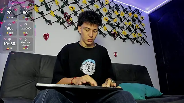 Snapshot of Maxxx_bigcockx chatting on February 3, 11:59 am Maxxx bigcockx online show from February 3, 11:59 am