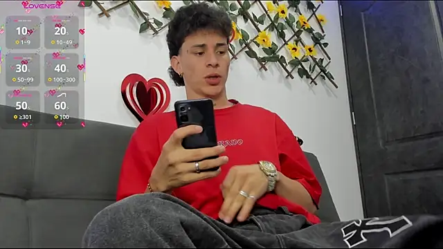 Snapshot of Maxxx_bigcockx chatting on February 10, 3:27 am Maxxx bigcockx online show from February 10, 3:27 am