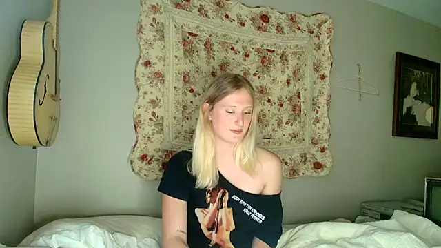 Snapshot of goddessalison chatting on June 11, 1:05 am goddessalison online show from June 11, 1:05 am