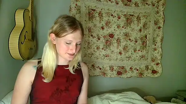 Snapshot of goddessalison chatting on June 7, 1:44 am goddessalison online show from June 7, 1:44 am