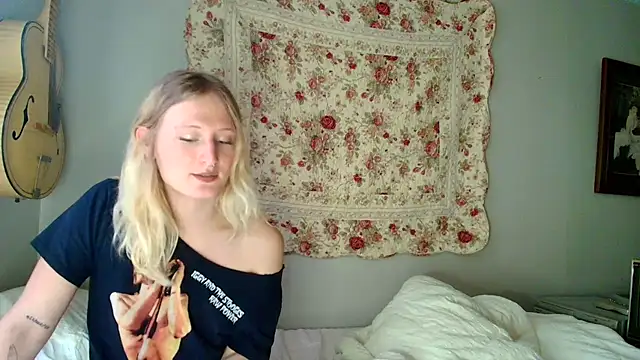 Snapshot of goddessalison chatting on June 9, 11:28 pm goddessalison online show from June 9, 11:28 pm