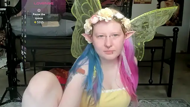 Snapshot of LoriCritter chatting on March 26, 8:18 pm LoriCritter online show from March 26, 8:18 pm