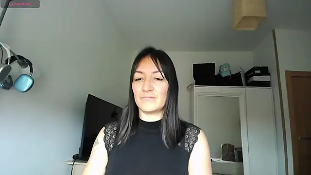 Snapshot of Yulian_Milf chatting on May 2, 11:26 am Yulian Milf online show from May 2, 11:26 am
