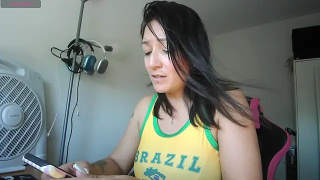 Snapshot of Yulian_Milf chatting on June 25, 2:55 pm Yulian Milf online show from June 25, 2:55 pm