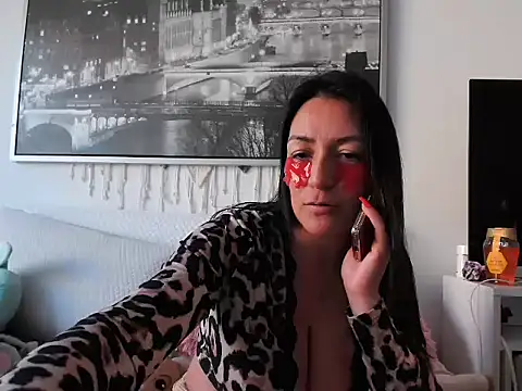 Snapshot of Yulian_Milf chatting on February 4, 4:24 pm Yulian Milf online show from February 4, 4:24 pm