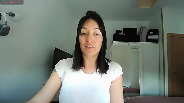 Snapshot of Yulian_Milf chatting on April 19, 4:30 pm Yulian Milf online show from April 19, 4:30 pm