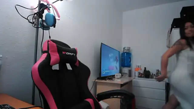 Yulian Milf online show from March 11, 5:18 pm