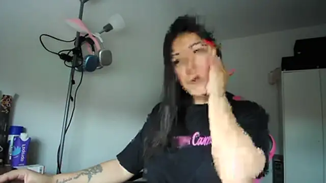 Snapshot of Yulian_Milf chatting on February 25, 10:37 am Yulian Milf online show from February 25, 10:37 am