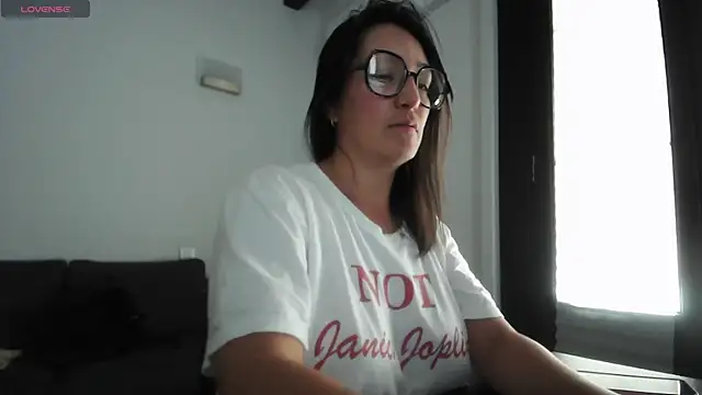 Snapshot of Yulian_Milf chatting on July 17, 10:34 am Yulian Milf online show from July 17, 10:34 am