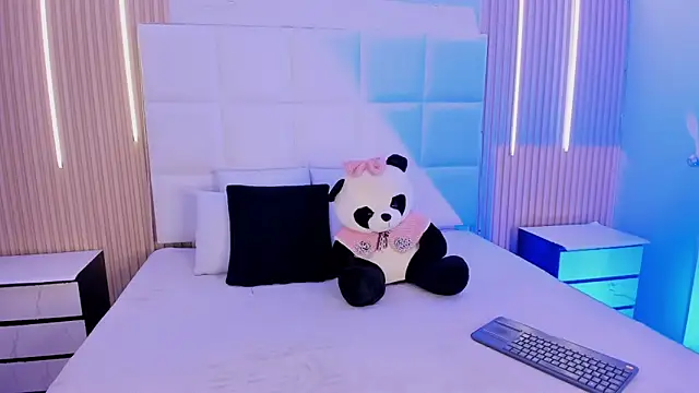 abril snow online show from April 1, 7:33 pm