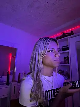 andyy x online show from April 30, 2:46 pm