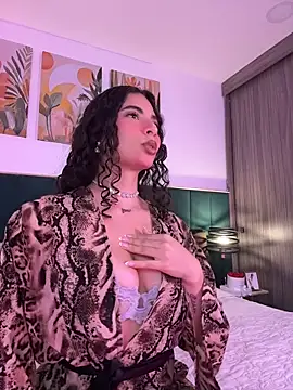 Snapshot of IrinaBlanc chatting on May 9, 1:20 am IrinaBlanc online show from May 9, 1:20 am
