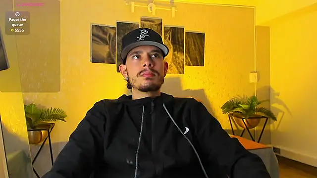 Nils saintt online show from February 12, 3:17 am