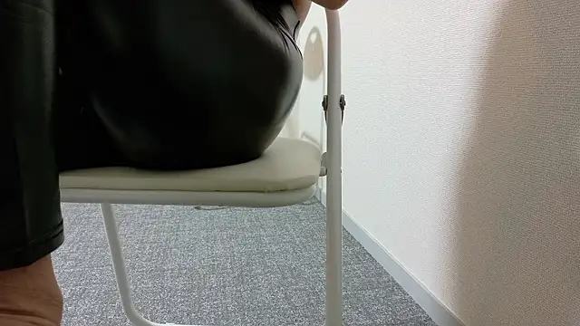 kyuleather online show from February 28, 1:11 pm