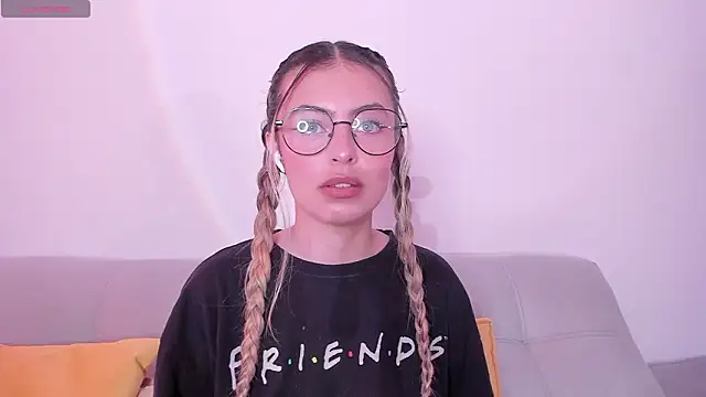 Snapshot of Fernanda_aaaa chatting on March 2, 2:02 pm Fernanda aaaa online show from March 2, 2:02 pm