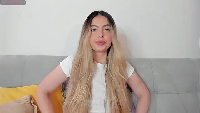 Snapshot of Fernanda_aaaa chatting on February 8, 1:53 pm Fernanda aaaa online show from February 8, 1:53 pm