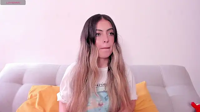 Snapshot of Fernanda_aaaa chatting on July 9, 4:50 pm Fernanda aaaa online show from July 9, 4:50 pm