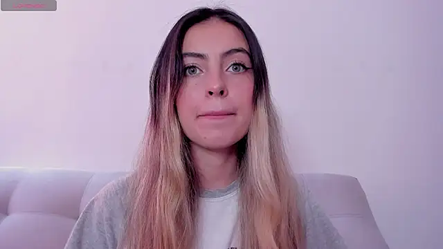 Snapshot of Fernanda_aaaa chatting on June 16, 3:34 pm Fernanda aaaa online show from June 16, 3:34 pm