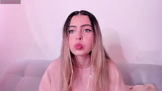 Snapshot of Fernanda_aaaa chatting on February 24, 1:23 pm Fernanda aaaa online show from February 24, 1:23 pm