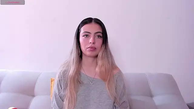 Snapshot of Fernanda_aaaa chatting on June 26, 2:45 pm Fernanda aaaa online show from June 26, 2:45 pm