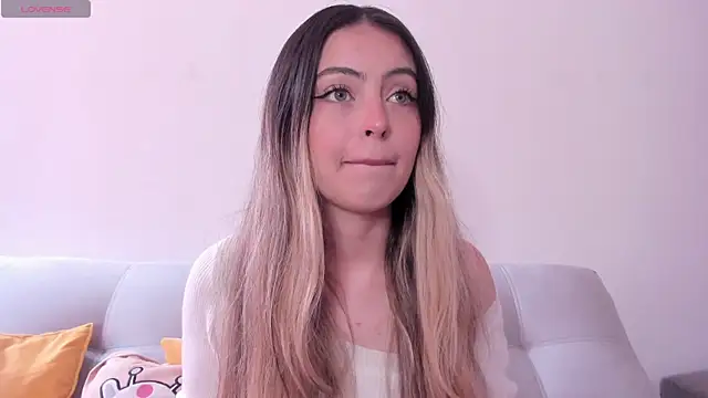 Snapshot of Fernanda_aaaa chatting on June 8, 3:23 pm Fernanda aaaa online show from June 8, 3:23 pm