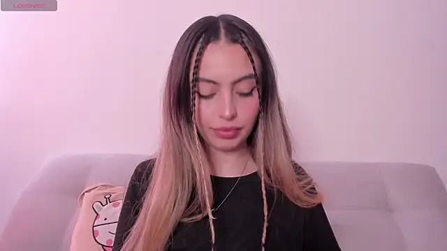 Snapshot of Fernanda_aaaa chatting on July 4, 5:17 pm Fernanda aaaa online show from July 4, 5:17 pm