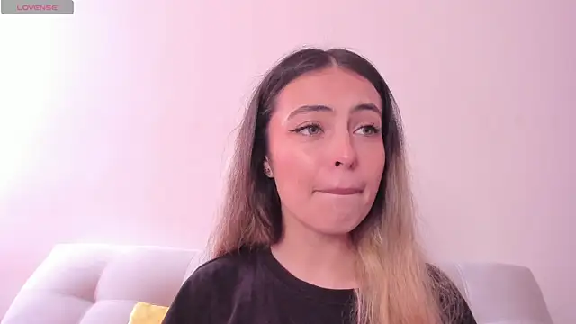 Snapshot of Fernanda_aaaa chatting on July 2, 3:51 pm Fernanda aaaa online show from July 2, 3:51 pm