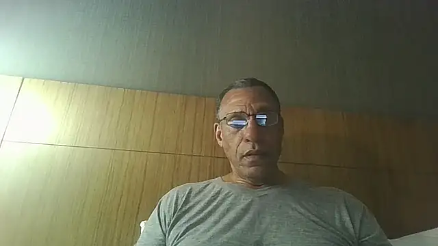 swimmer2496 online show from April 3, 2:29 am