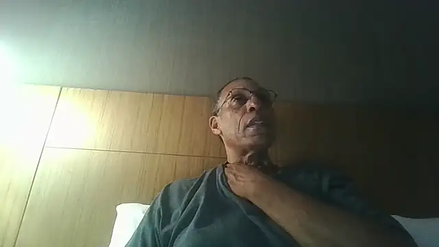 swimmer2496 online show from April 2, 1:35 am