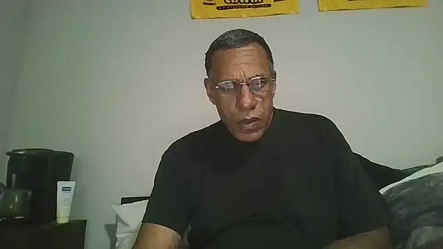 swimmer2496 online show from April 7, 5:31 am