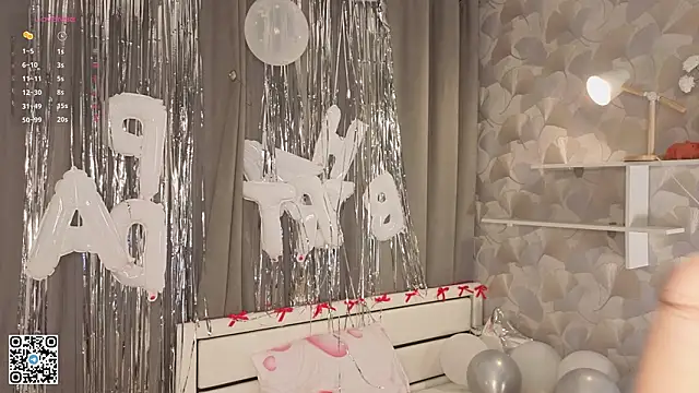 ShaeHeeter online show from February 24, 4:02 am