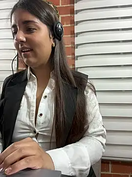 A-uroora online show from February 5, 7:48 am