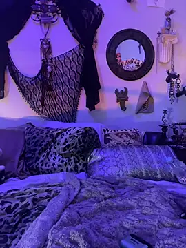 luxxlola online show from April 8, 11:33 am
