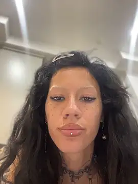 luxxlola online show from June 7, 2:06 am