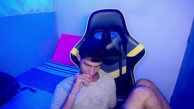 Akyra latinn online show from February 21, 4:31 pm