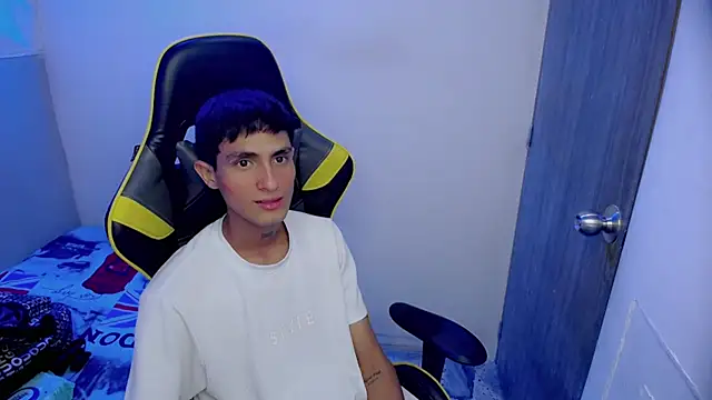 Akyra latinn online show from February 26, 9:48 pm