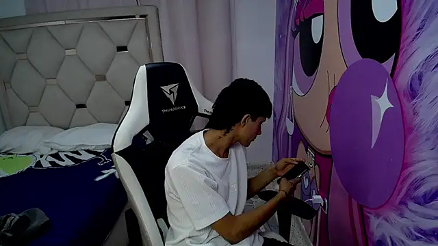 Akyra latinn online show from February 3, 1:27 pm