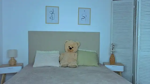 Snapshot of Silena_sky chatting on February 9, 2:15 pm Silena sky online show from February 9, 2:15 pm