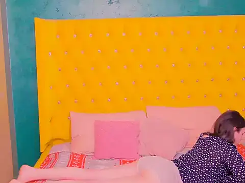 Izzymonroey online show from January 18, 1:03 pm