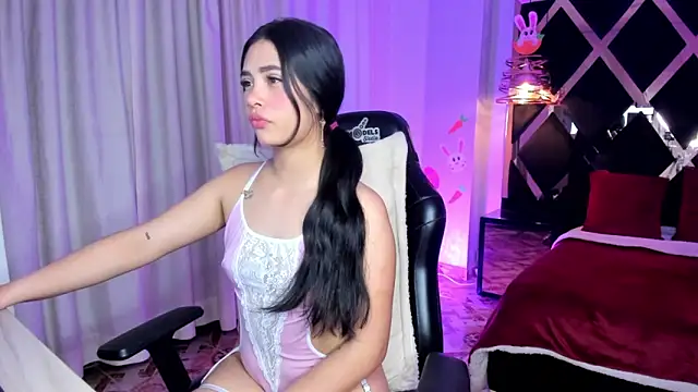 Lucia 24x online show from April 2, 11:11 pm