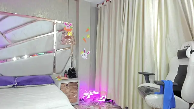 francis 20 online show from April 18, 1:35 pm