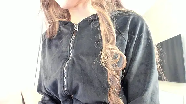 Snapshot of TreasaCrebs chatting on February 8, 6:38 pm TreasaCrebs online show from February 8, 6:38 pm